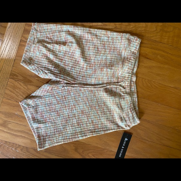 Olivia & Vivian Cardigan & Shorts Set Size Medium - Picture 8 of 9